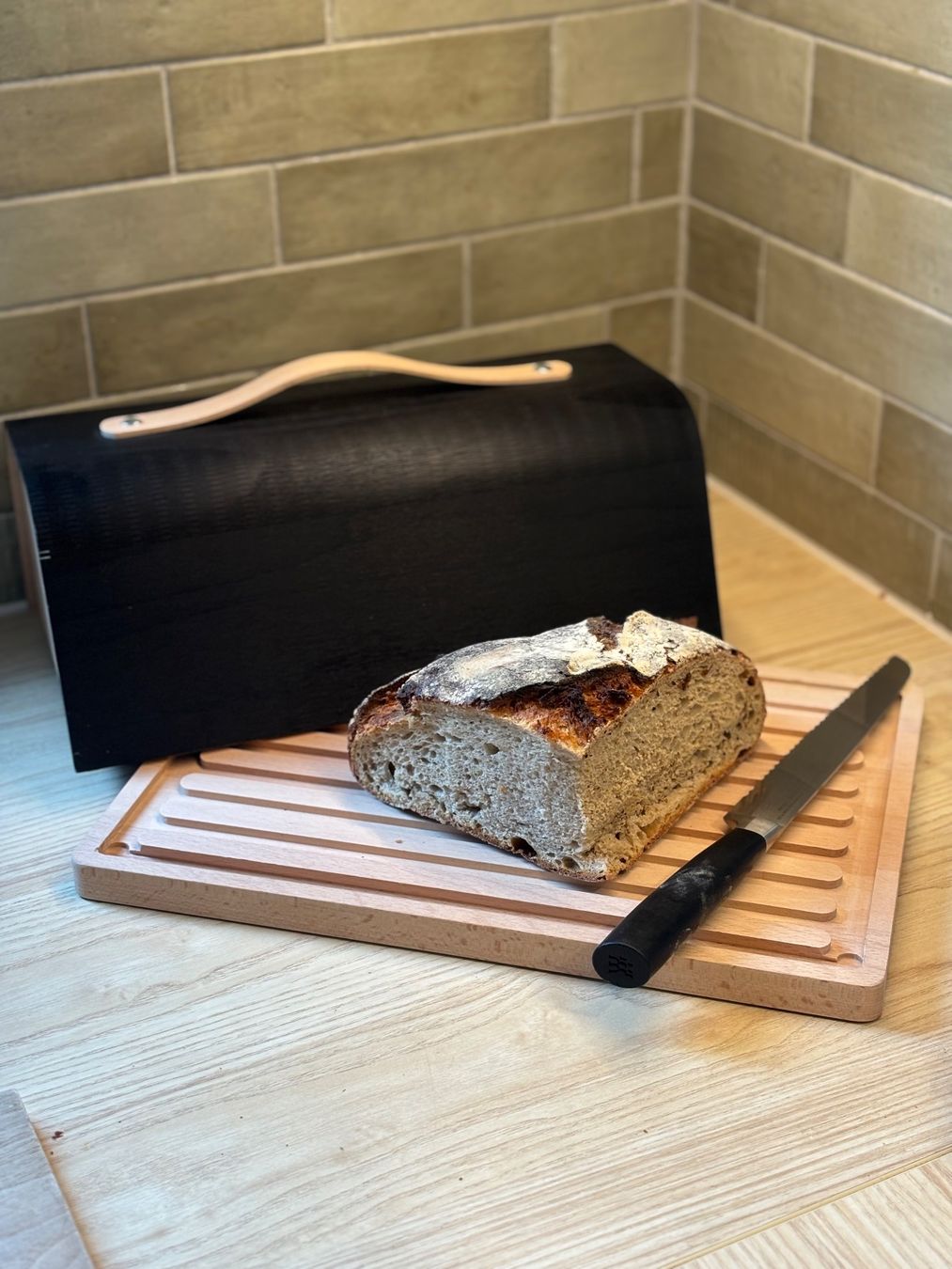 Contenitori & Simili: Kisag Brotkasten - Schneidebrett – Nuovo e nell'imballaggio originale da Winterthur venduto da JAKU.SPACE