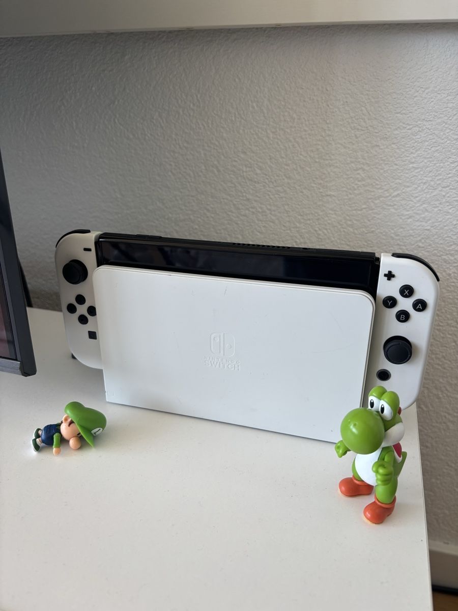 Nintendo Consoles: Nintendo Switch OLED – D'occasion à Basel par sop_h98w 1