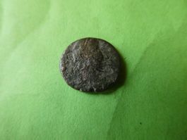 uralte Bronzemünze 15 mm     1.92 g
