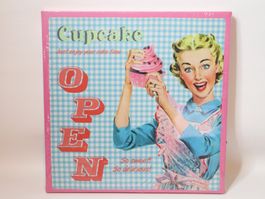 50's Style Bild Werbung  mit Beleuchtung OPEN Cupcake