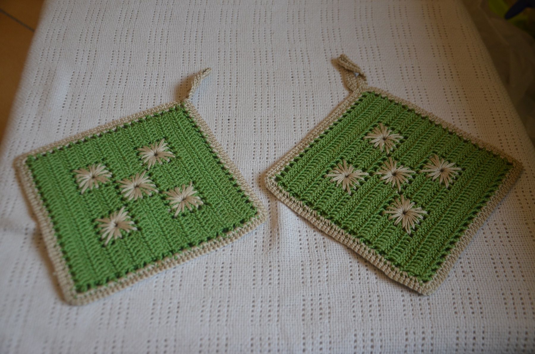 Tutte le decorazioni: 2 STUCK - TOPFLAPPEN - NEU - (D) – Nuovo e nell'imballaggio originale da Chiasso venduto da Dolly015