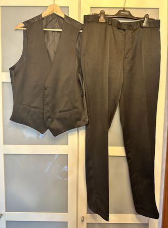 Angelo Litrico Black Pants and Black Vest