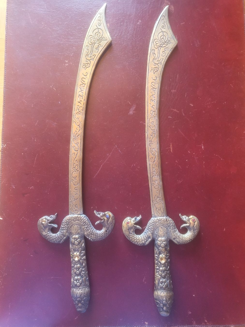 Tutte le decorazioni: 2 dekorative Schwerte aus Messing mit Gravur – Usato da Untersiggenthal venduto da vonberner 5