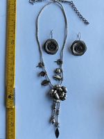 Silberschmuck verspielt, mit Ohrringen