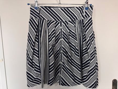 Sommer Rock schwarz-weiß Streifen Gr. 36- 38 top Zustand