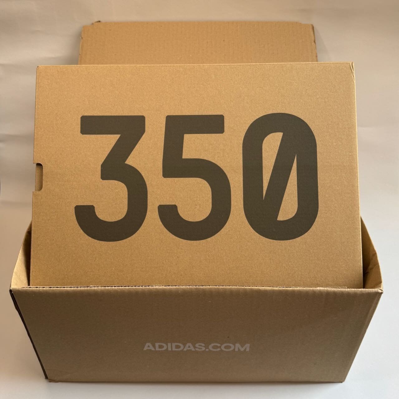 Adidas Herrenschuhe: Adidas YEEZY BOOST 350 V2 CP9652 Gr.9 1/2 – Neu und originalverpackt aus Bern von Pneu333 4