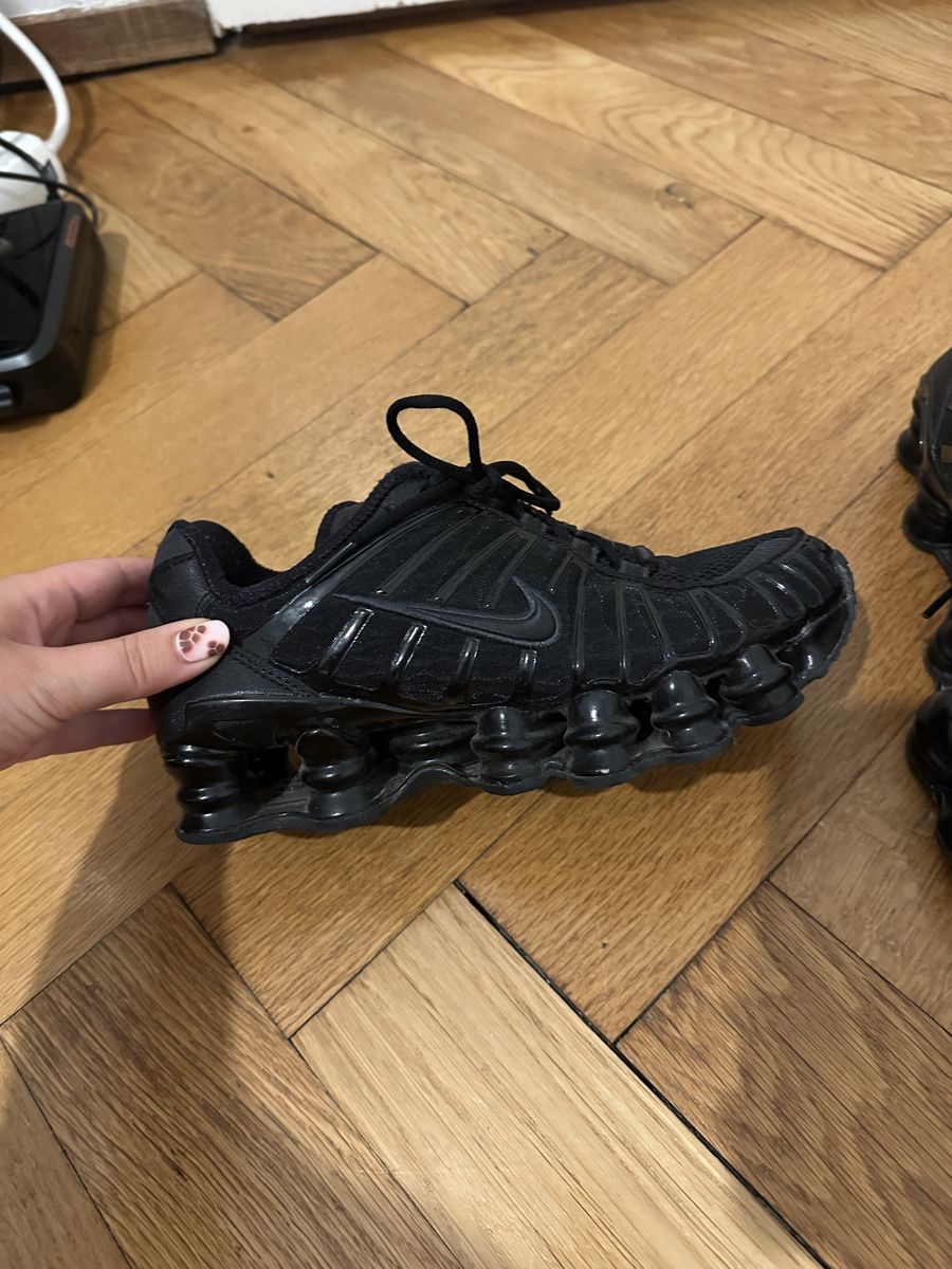 Nike Damenschuhe: Nike Shox – Gebraucht aus Basel von lar_vkr5