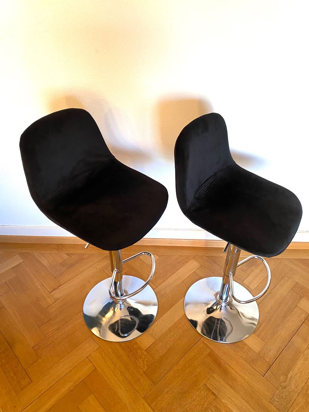 Hochstühle: Barhockers Sessels Chairs Samt – Gebraucht aus Olten von sportwelt 1