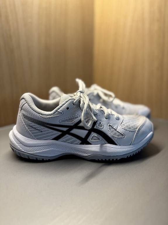 Asics Herrenschuhe: Asics Kinder Hallenschuhe Gr. 32.5 – Gebraucht aus Berg SG von Berglerfabi 1