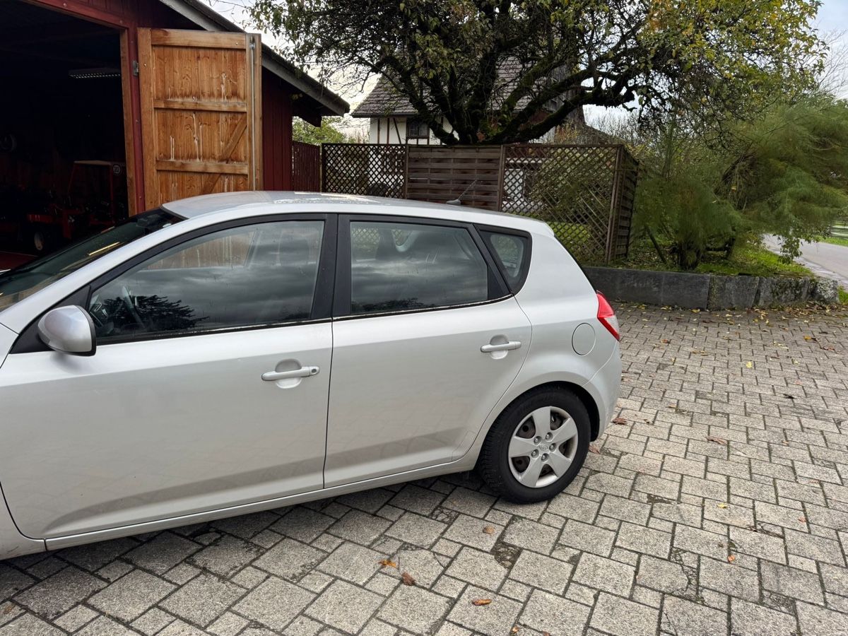 Kia Automobili: Kia ceed 1.4 – Usato da Bertschikon (Gossau ZH) venduto da rie_h2zl 2