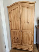 Armoire en bois (penderie) / Holzer Wäscheschrank