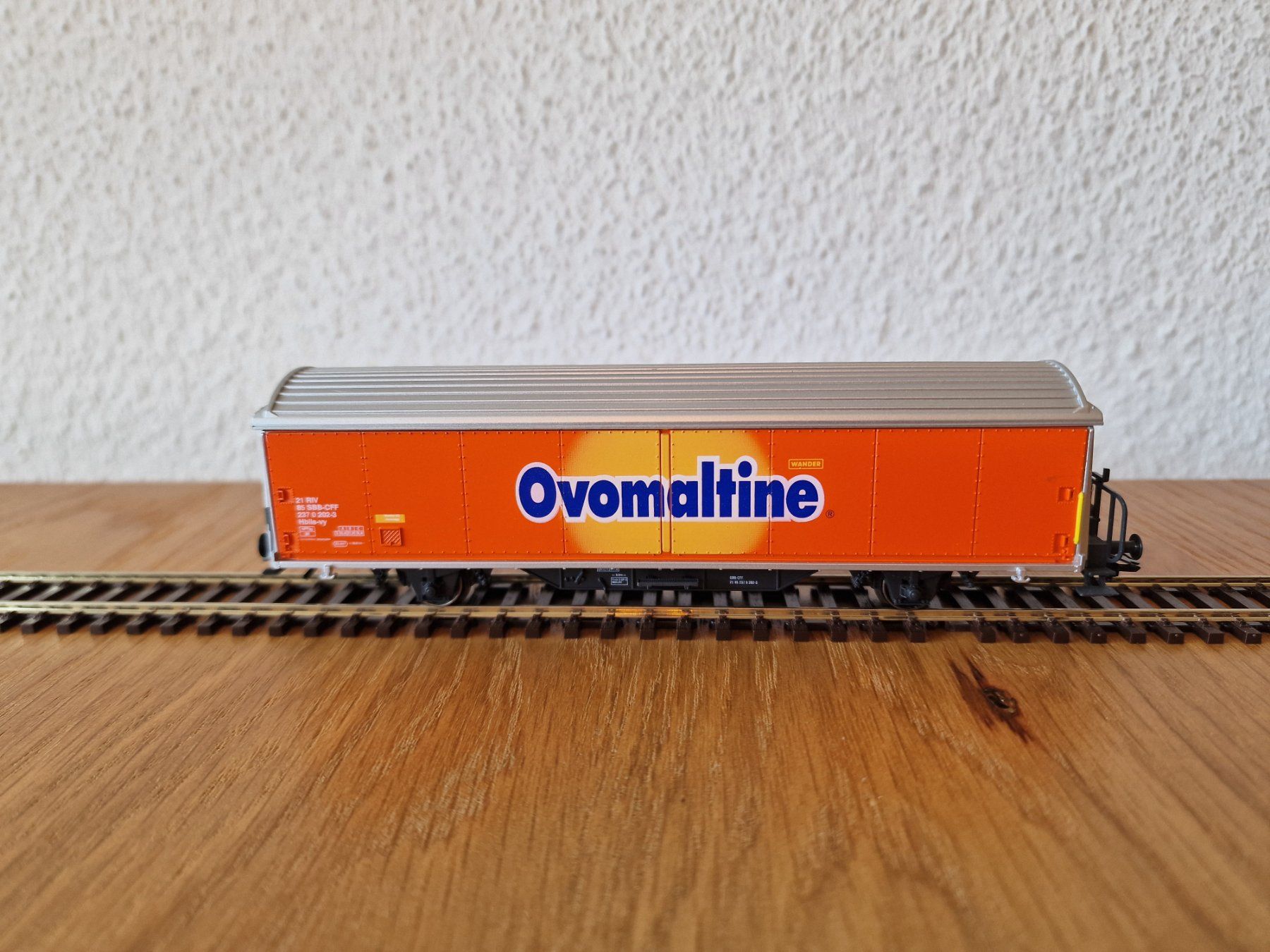 Märklin Modellini di ferrovie: SBB Ovomaltine Güterwagen H0 – Usato da Matten b. Interlaken venduto da lor_hr9w 1