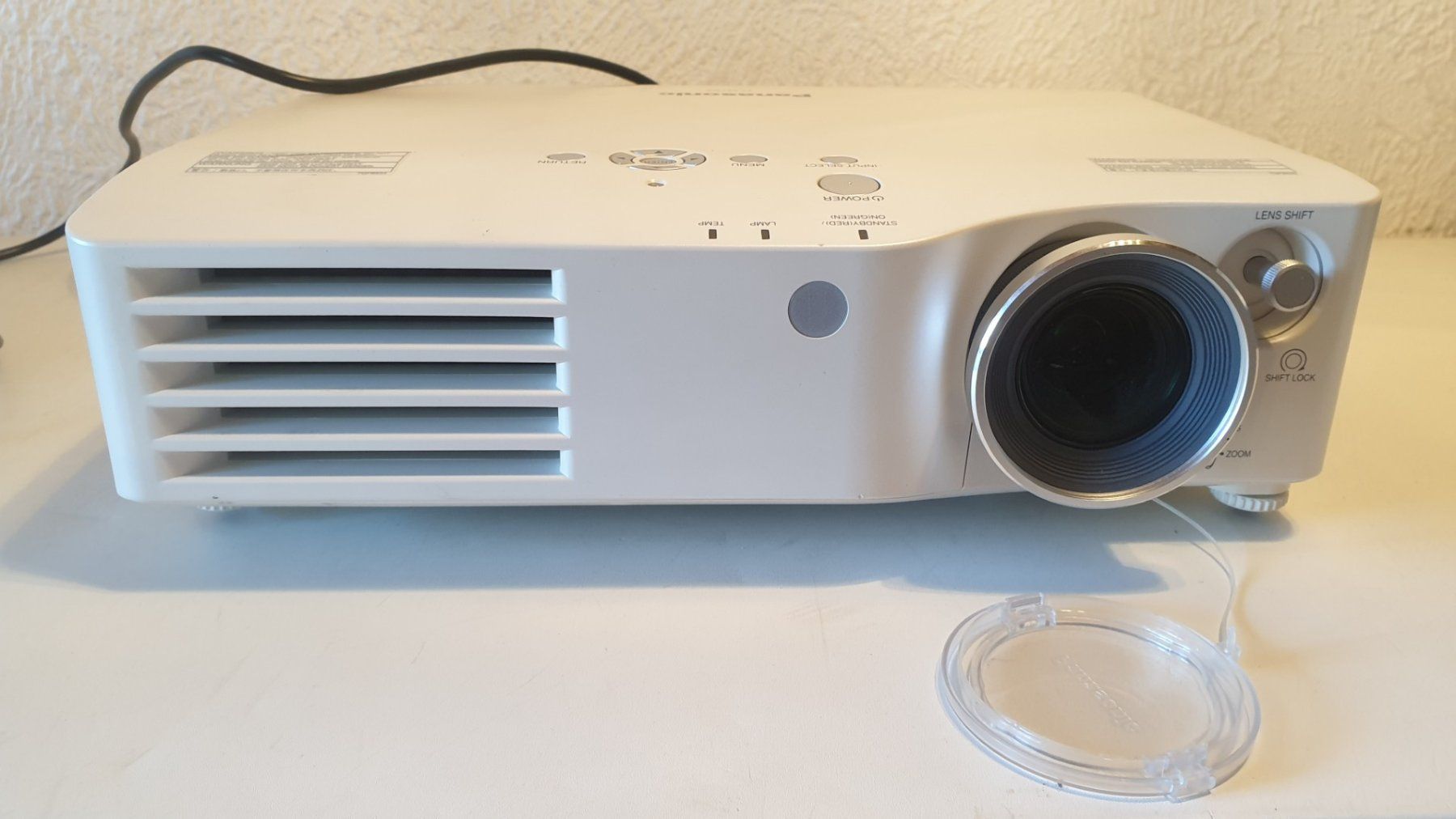 Panasonic Proiettori: Panasonic PT-AX100E Beamer – Usato da Luzern venduto da val_9ngc 1