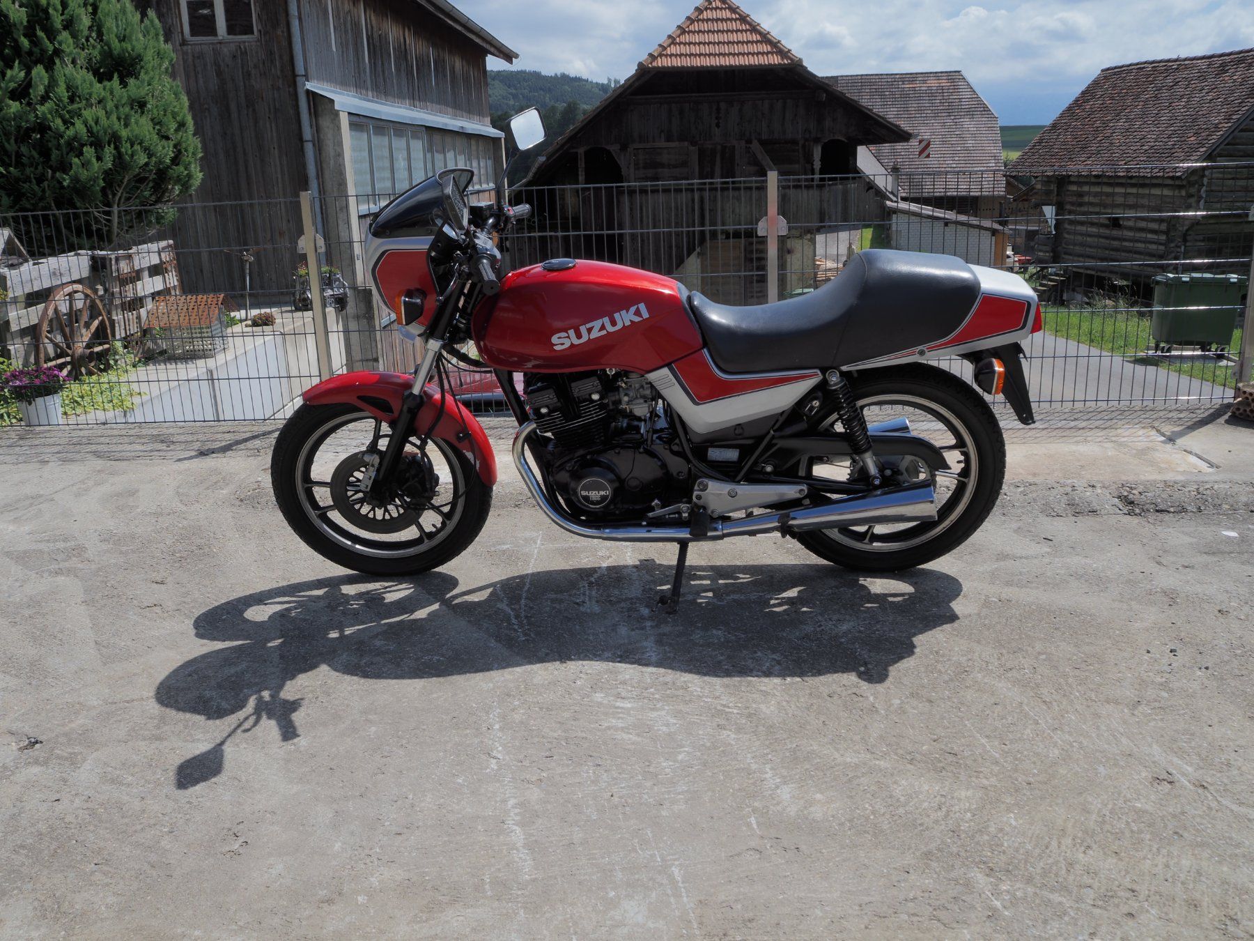 Suzuki Strada: Motorrad Suzuki GSX 250 – Usato da Schlosswil venduto da WueSve 4
