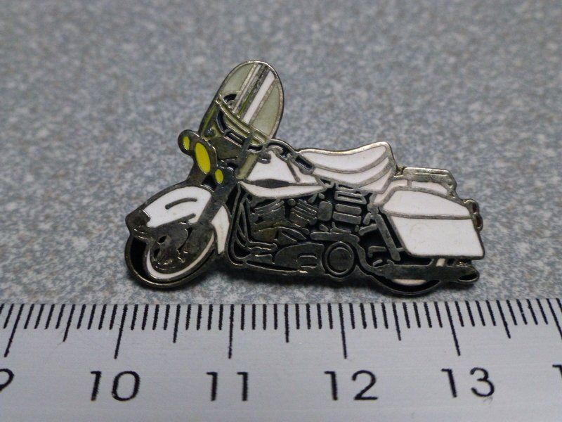 Placchette & Badge: PIN PINS HARLEY DAVIDSON HOG ABZEICHEN CHAPTER – Usato da Gränichen venduto da Jumbo77