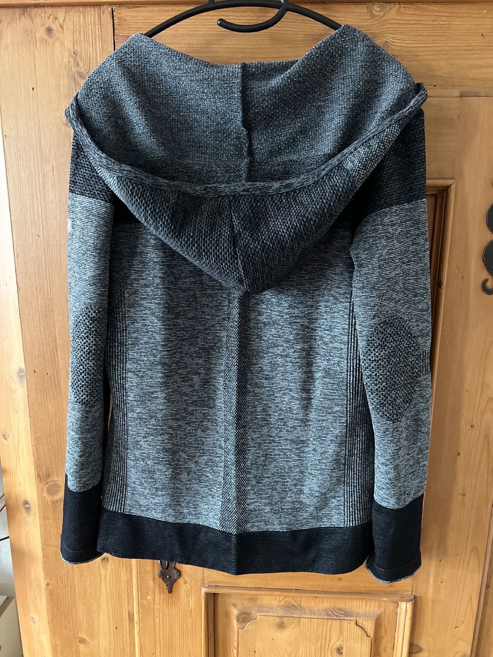 Asics Giacche: Asics Jacke Seamless Damen M – Usato da Winterthur venduto da britsi 2