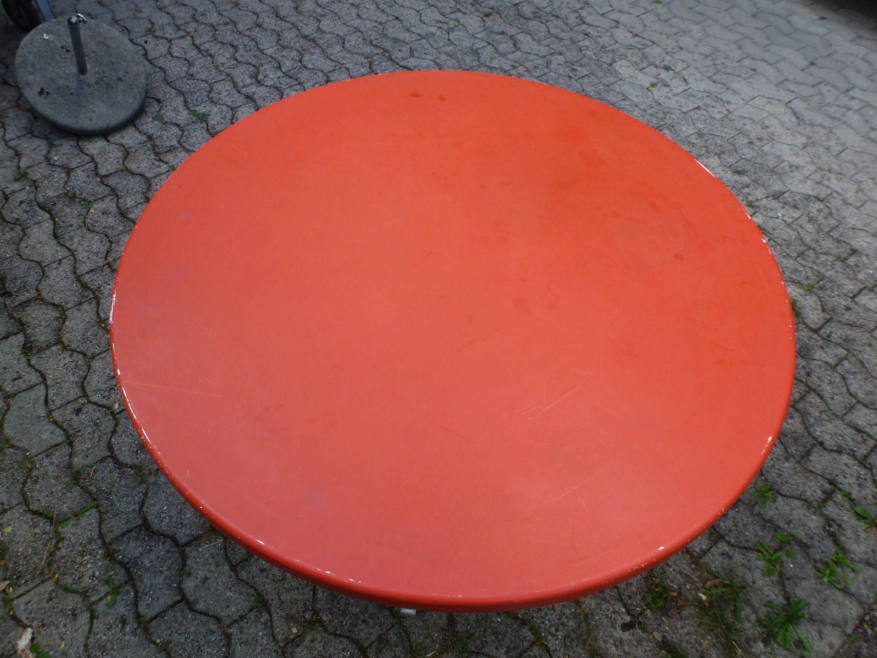 Schaffner Tavoli: Runder Gartentisch rot, stabil,klappbar, von Schaffner – Usato da Oberuzwil venduto da Ragtop52 2