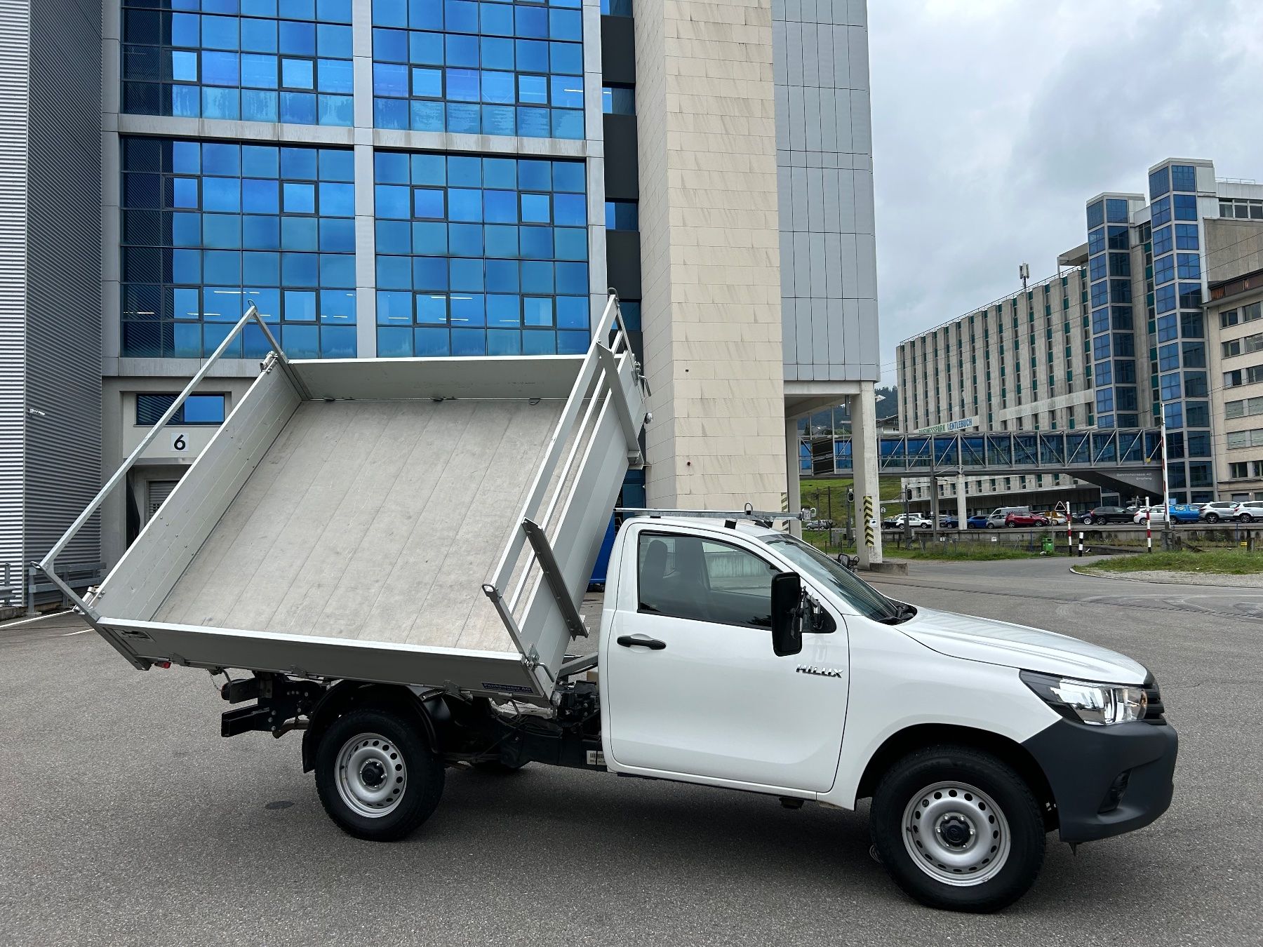 toyota-hilux-single-cab-4x4-alubr-cke-kipper-gebraucht-in-hasle