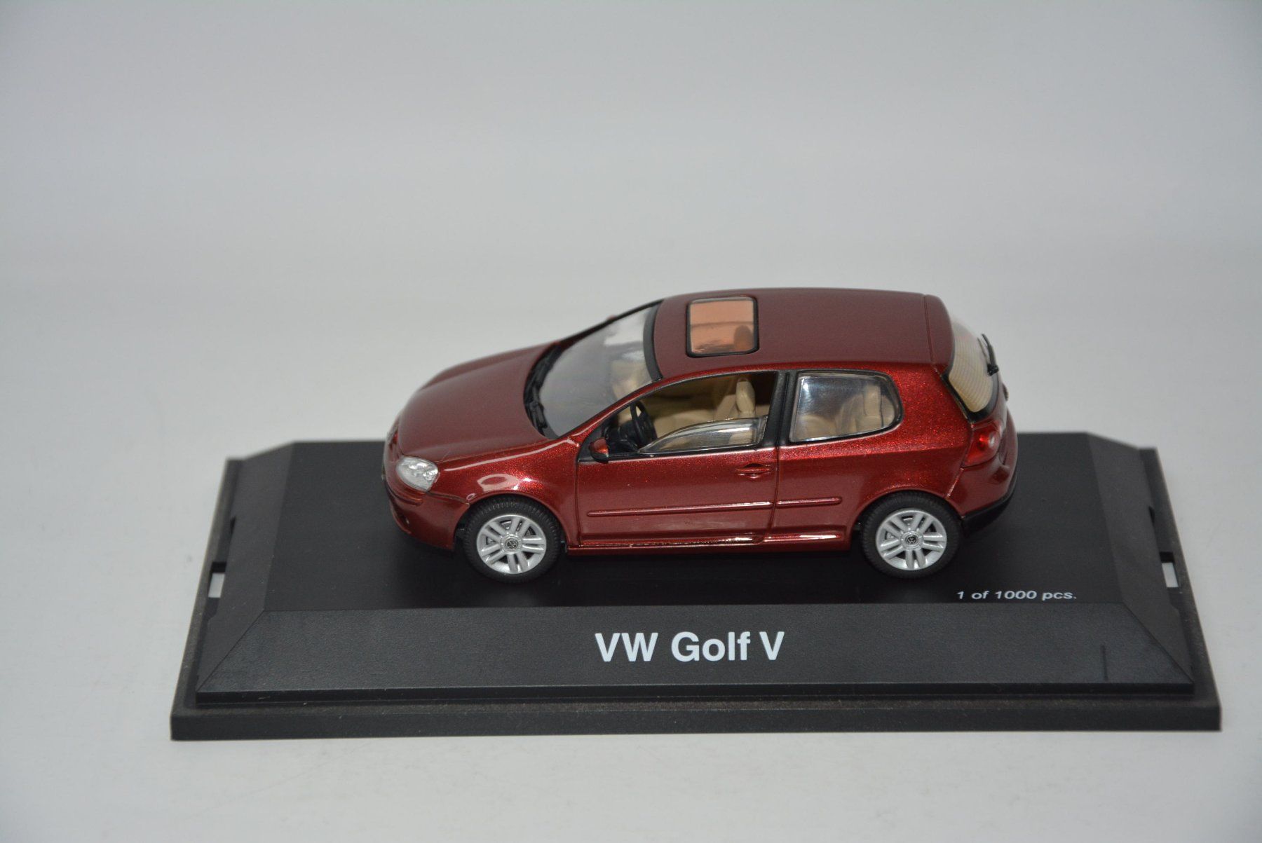 Volkswagen Modellini d'auto: VW Golf V , Schuco , 1:43 – Nuovo e nell'imballaggio originale da Goldach venduto da Feivel9 1