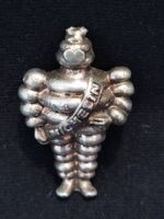 Figurine vintage "Bibendum" d'époque en métal chromé.