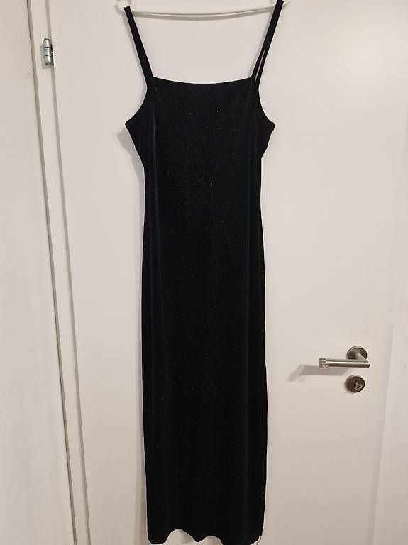 Kleider: Elegantes schwarzes Samt-Abendkleid mit Glitzer – Gebraucht aus Ricken SG von van_b86g