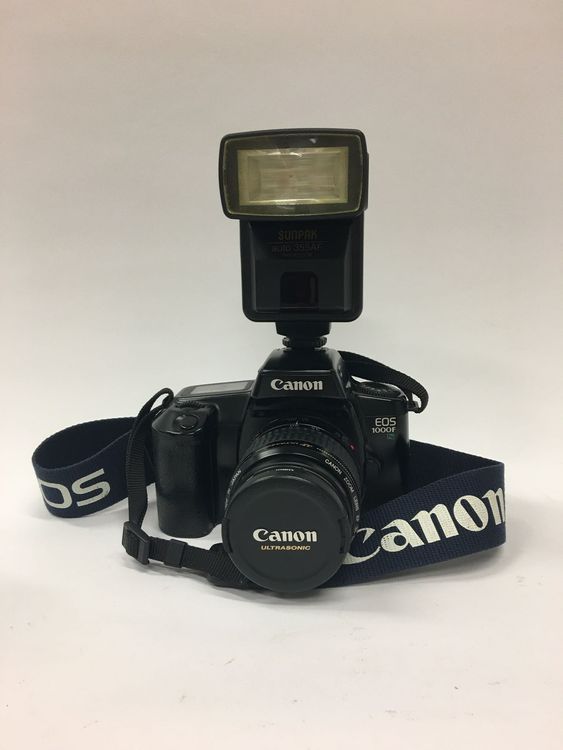 Canon Appareil photo: Canon EOS 1000F 35mm SLR Film Kamera mit SUNPAK Blitzgeräte – D'occasion à Olten par ELHANDEL
