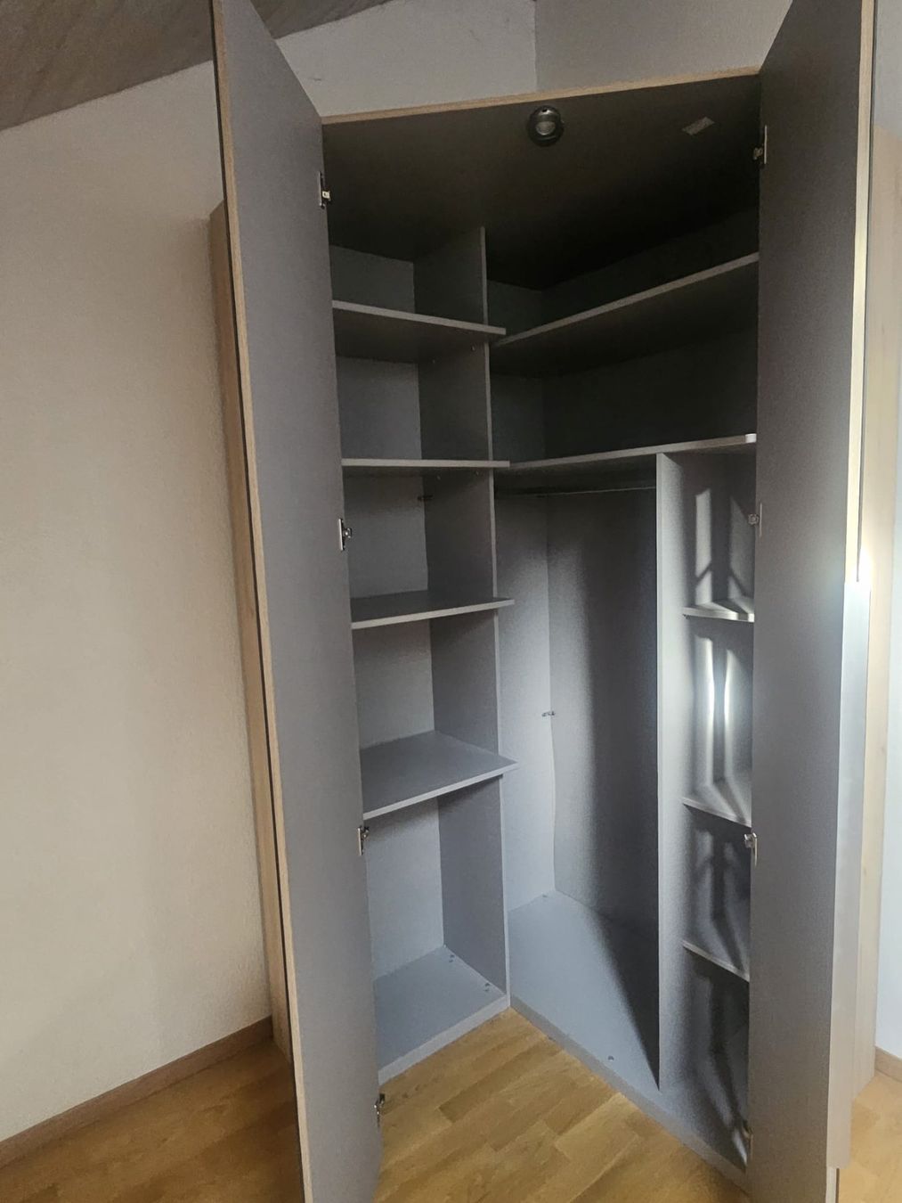 Schränke: Moderner grosser Eckkleiderschrank – Gebraucht aus Bern von ste_9jpv 2