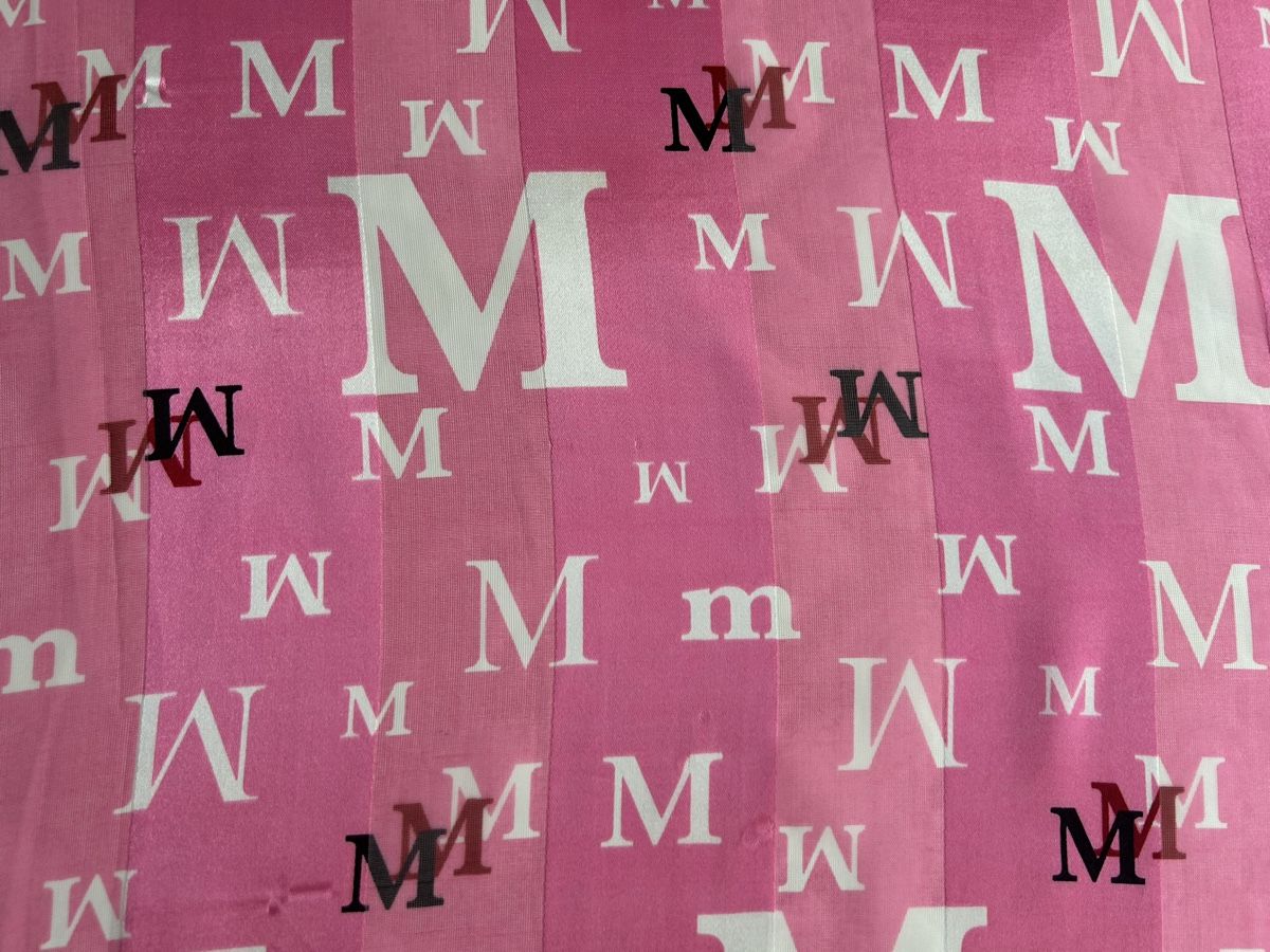Foulard & Sciarpe: Pink Scarf with M Pattern Good Condition – Usato da Saland venduto da ele_vc96 1