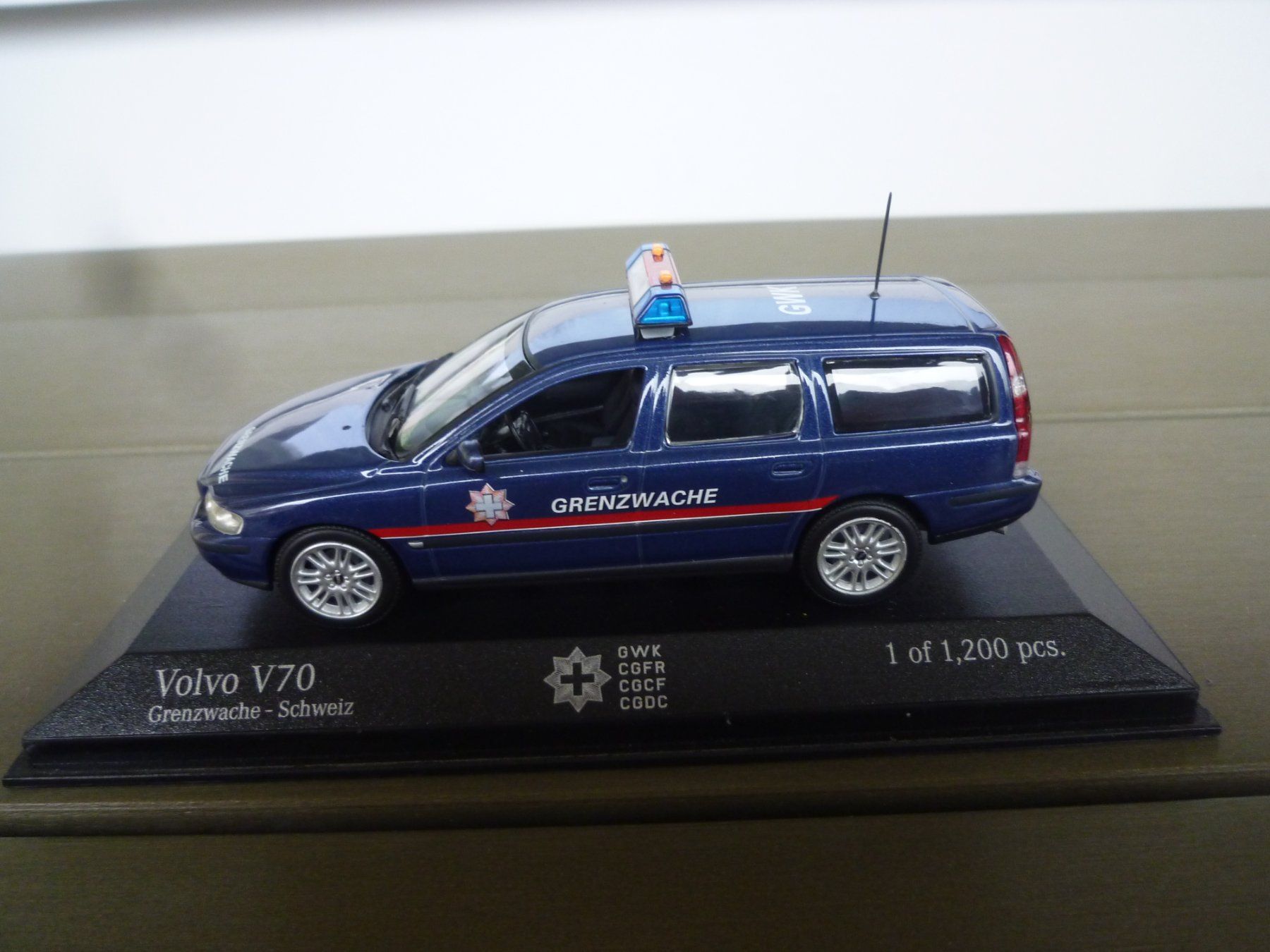 Volvo Modellini d'auto: Volvo V70 Grenzwache Schweiz – Nuovo (secondo la descrizione) da Flawil venduto da Imperiosud 3