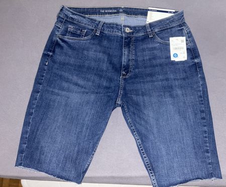 Bermuda en jean neuf, taille 44 - Idéal pour l'été !