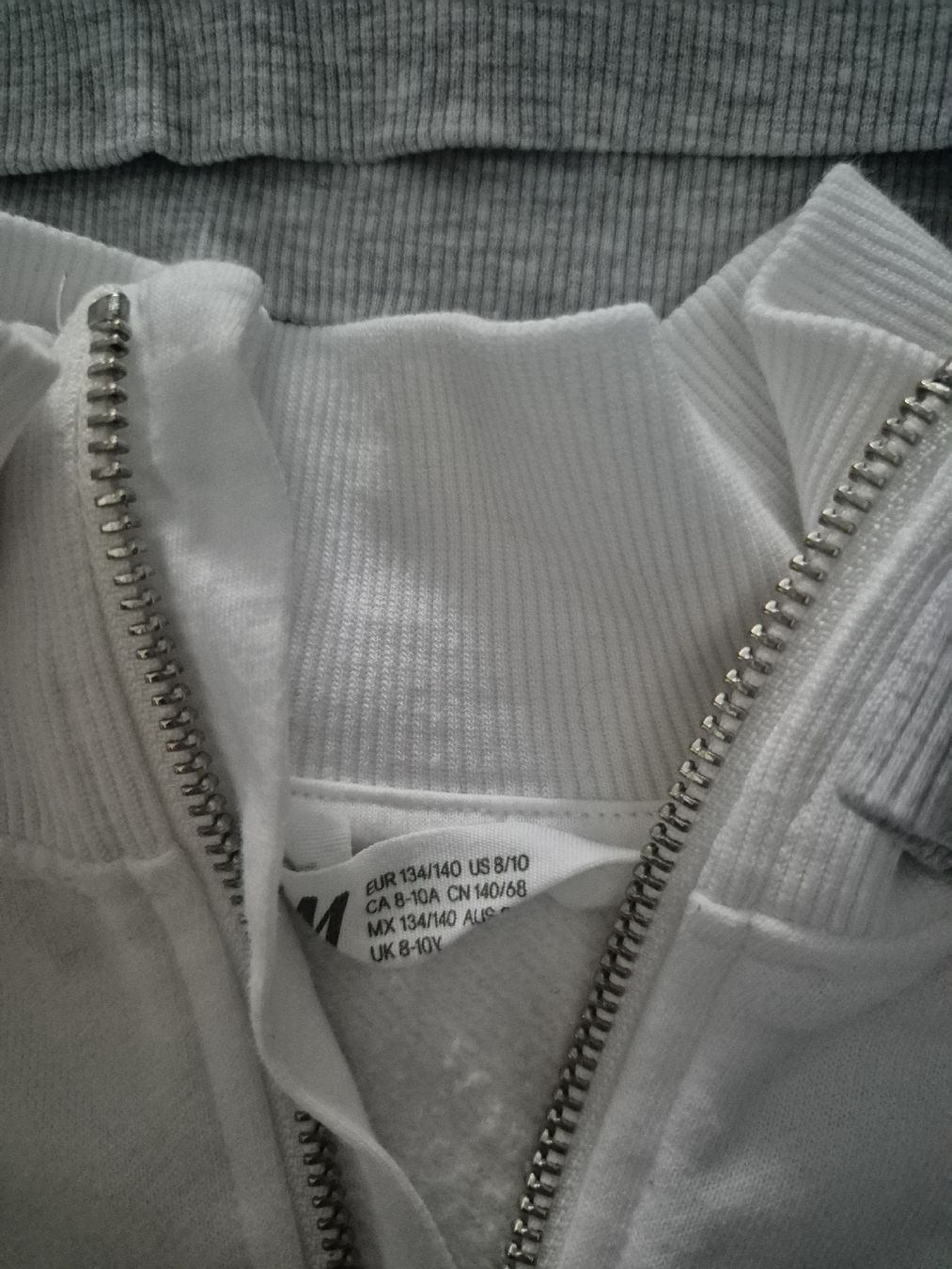 H&M Pullover & Sweatshirts: Pullover 2 Stück Gr. 134/140 – Gebraucht aus Stansstad von Kyra014 1