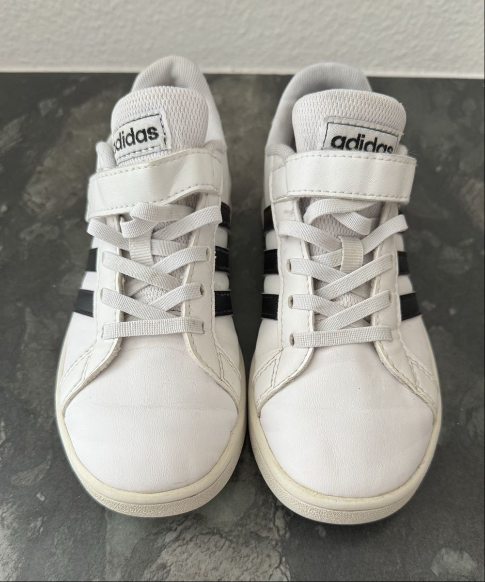 Adidas Scarpe per ragazzi: Adidas Kinder Sneaker, Grösse 32 – Usato da Flumenthal venduto da Krajan 4