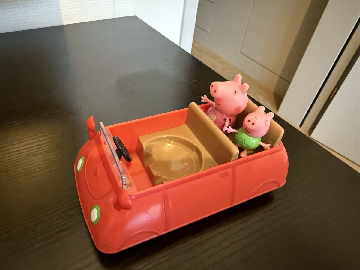 Giocattoli: Peppa Pig Toy Bundle: Car & Train & Figures! – Usato da Adliswil venduto da cla_9qpg 3
