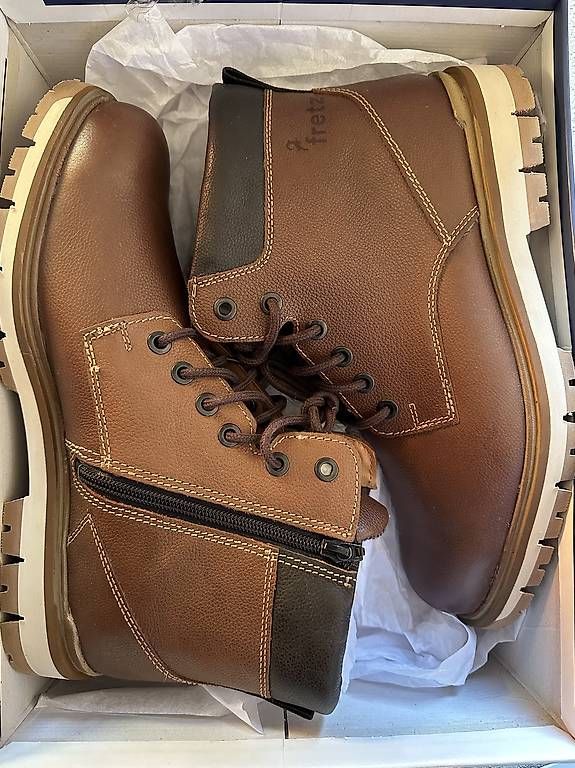 Scarpe da uomo: NEU Herrenschuhe Gr. 44 – Usato da Uzwil venduto da nana.93