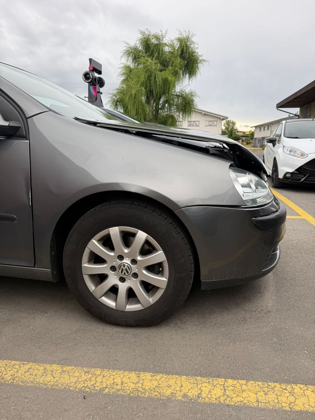VW Automobili: Volkswagen Golf 5 1.6 FSI Accidentée – Difettoso da Orbe venduto da Sdcr 4
