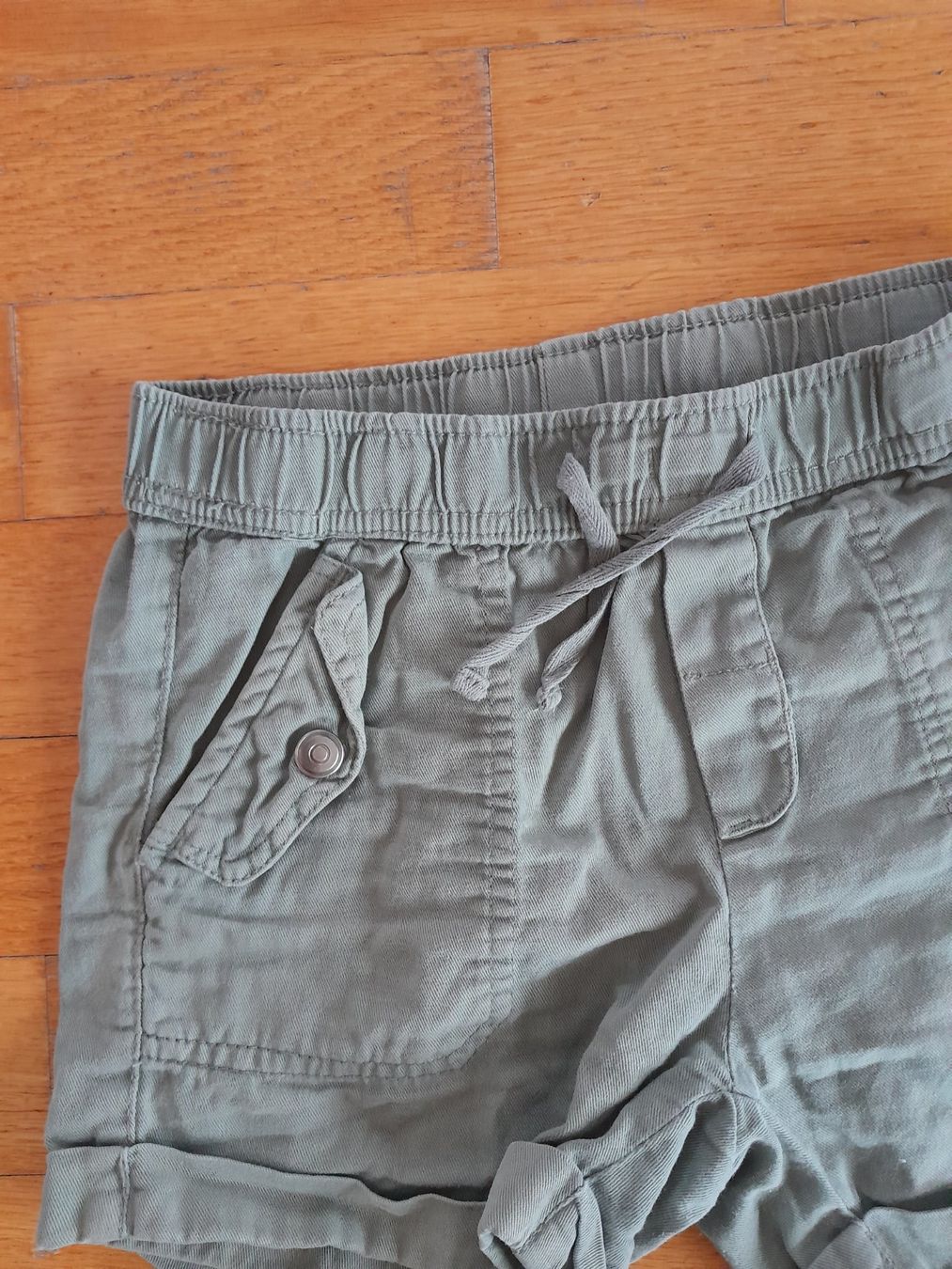 Pantaloni: Kinder Shorts Grösse 134 – Usato da Worb venduto da Osterthal 1