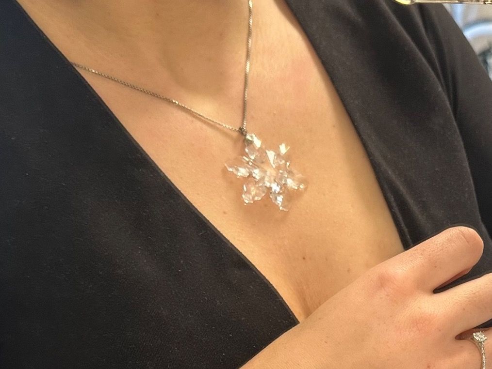 Swarovski Catenine: Collier avec pendantif Flocon Swarovski – Usato da Châtelaine venduto da nan_j75j
