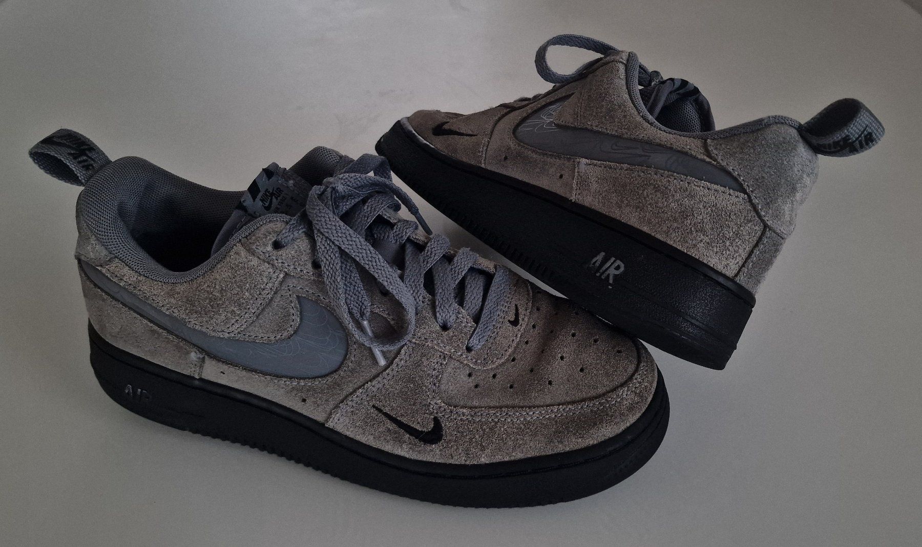 Nike Scarpe da uomo: NIKE Air Force 1, Gr.39 in grau – Usato da Meggen venduto da Lunime