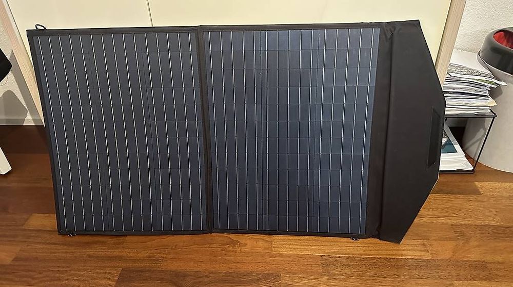 Dispositivi a energia solare: 100W faltbares Solarpanel mit MPPT Regler für VW T6.1 Cali – Usato da Buochs venduto da Bissig-Tresch