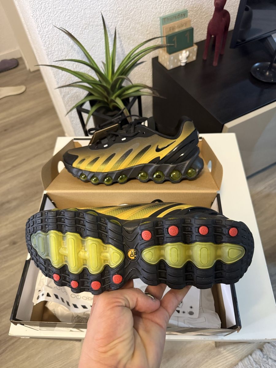 Nike Chaussures hommes: Nike Air Max 270 React noir or neuves Taille 42 – Neuf avec emballage d'origine à Urtenen-Schönbühl par Big.sanad 4