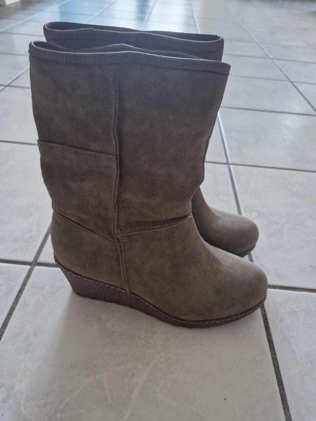 Scarpe da donna: Stiefeletten Grösse 40 – Usato da Aarburg venduto da augenschmaus8 1