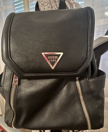 Original GUESS Damenrucksack schwarz Kunstleder neuwertig
