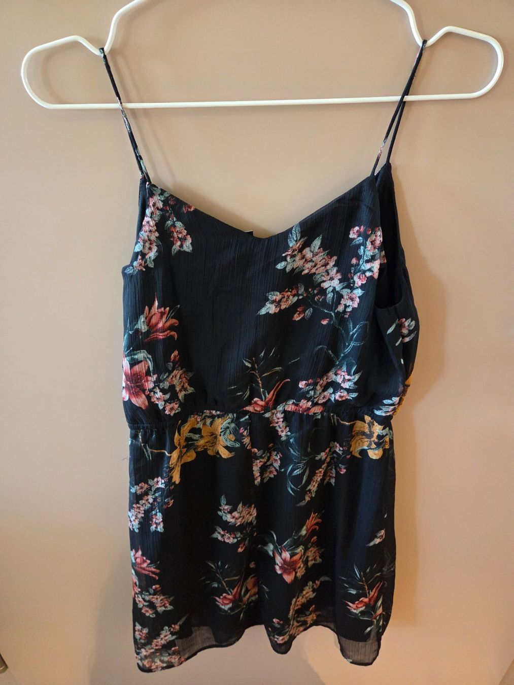 Vero Moda Kleider: Vero Moda Sommerkleid 👗🌻🌹🌷 – Gebraucht aus Emmen von GrabandGo