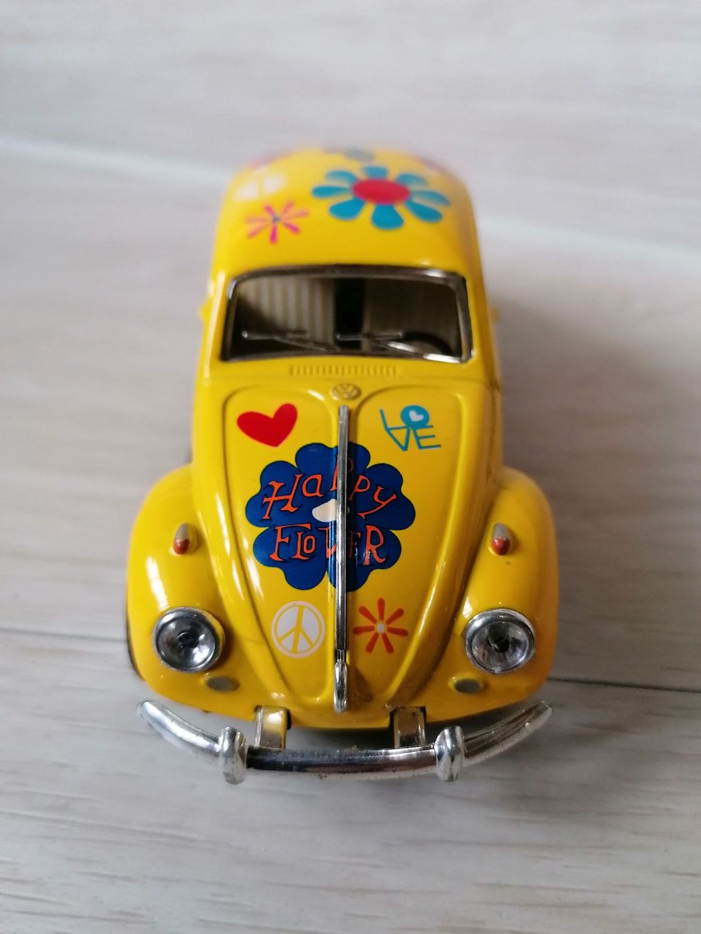 Volkswagen Modellini d'auto: Modellauto VW Käfer Classical Beetle 1967 Hippie Style 1:32 – Usato da Oberurnen venduto da mackrokodile 2