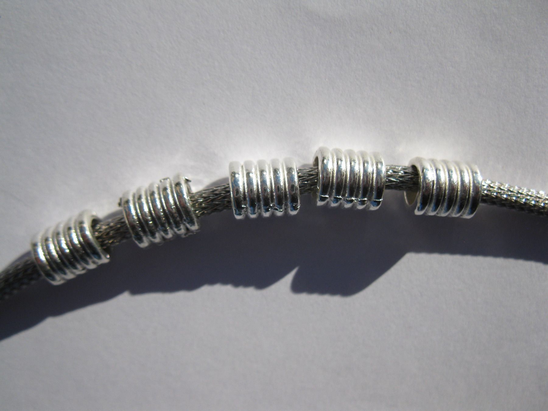 Perle (finte): 8 Metallperlen versilbert, gerillt 7x8mm – Nuovo e nell'imballaggio originale da St. Margarethen TG venduto da LuanaKa 1