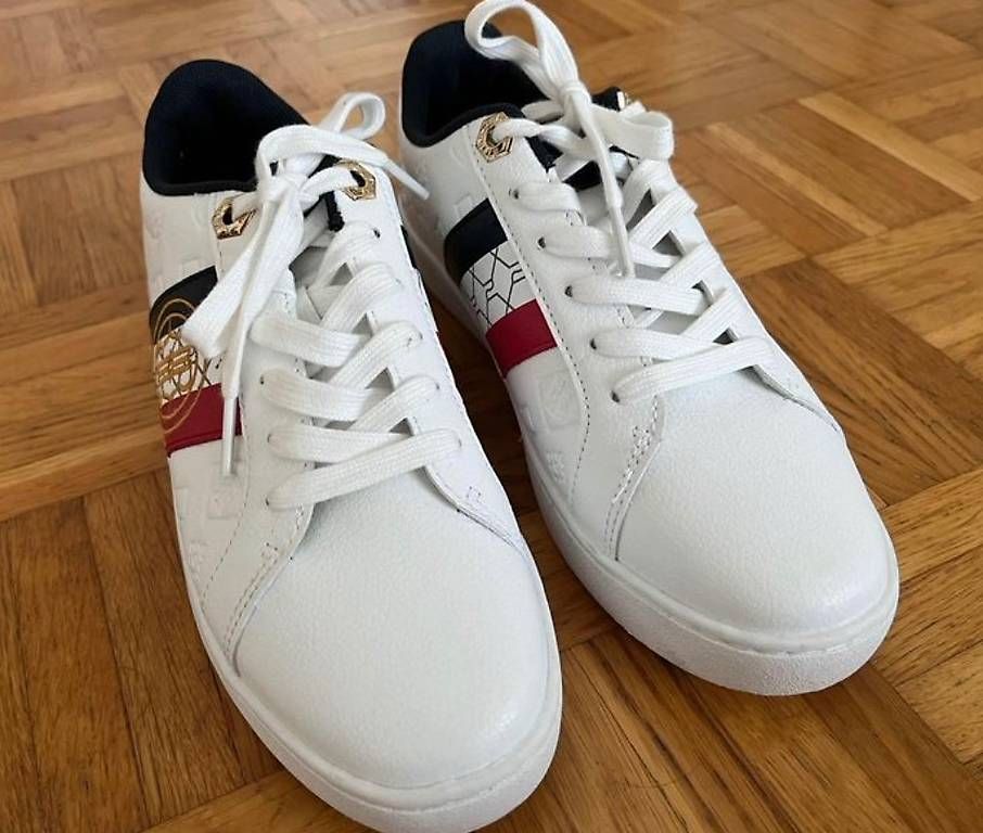 Scarpe da donna: Neue Sneaker Grösse 37 – Usato da Adliswil venduto da sil_v8dy 1