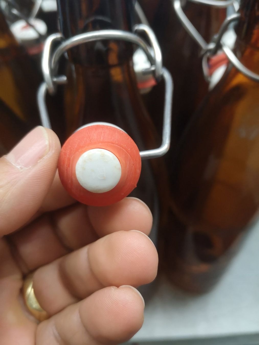 Bouteilles: Bier Bügelflaschen 33 Stk – D'occasion à Lostorf par rubileo 1