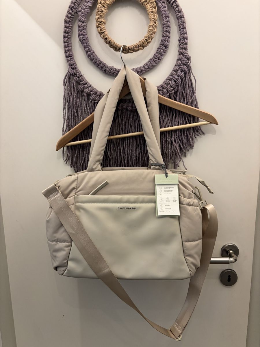 Kapten & Son Taschen für Damen: Kapten & Son Hellvi Cloud Medium Tasche – Gebraucht aus St. Gallen von heartbug