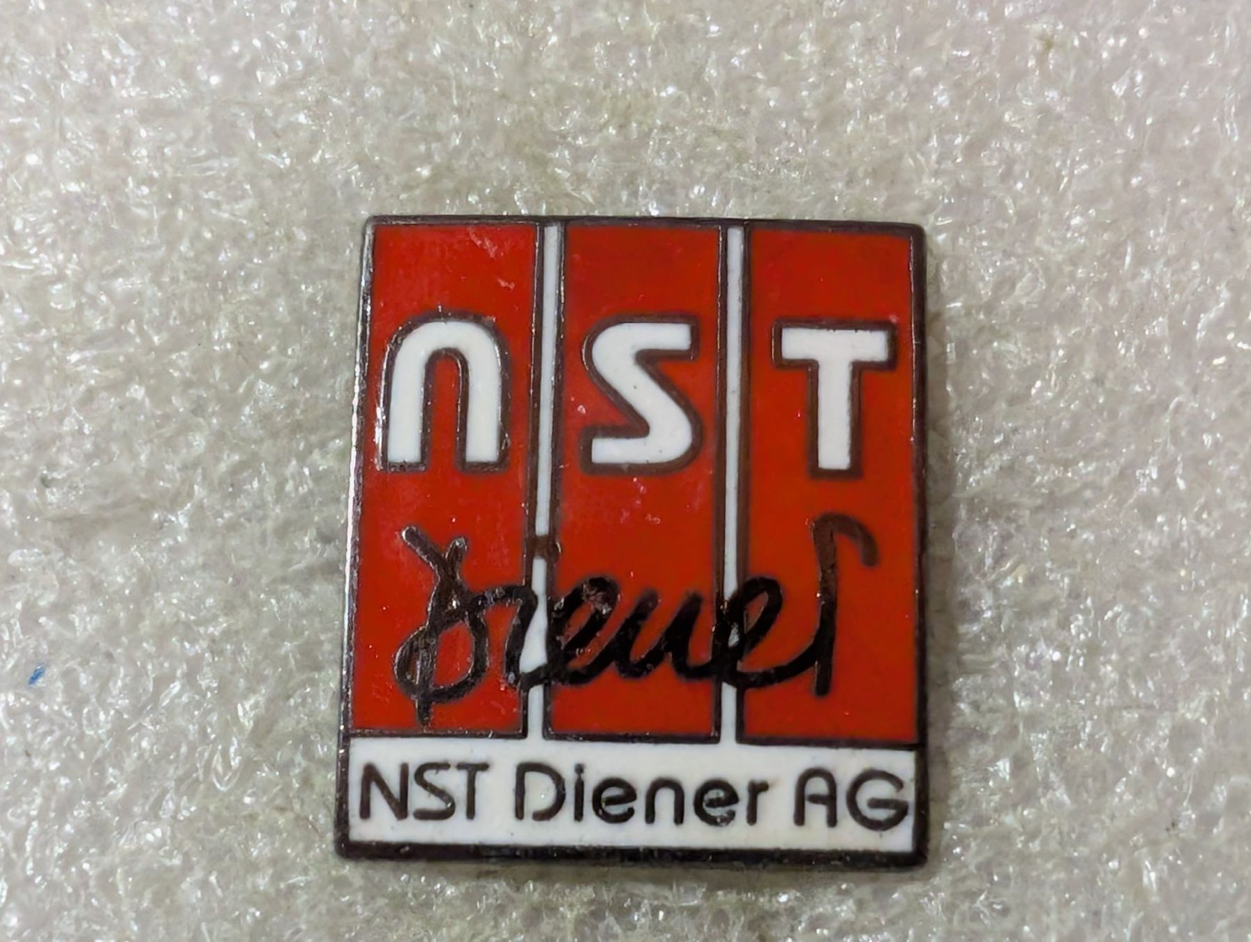Placchette & Badge: Ansteckpin 85: NST Diener AG – Usato da Oppligen venduto da Pin-Fall-Shop