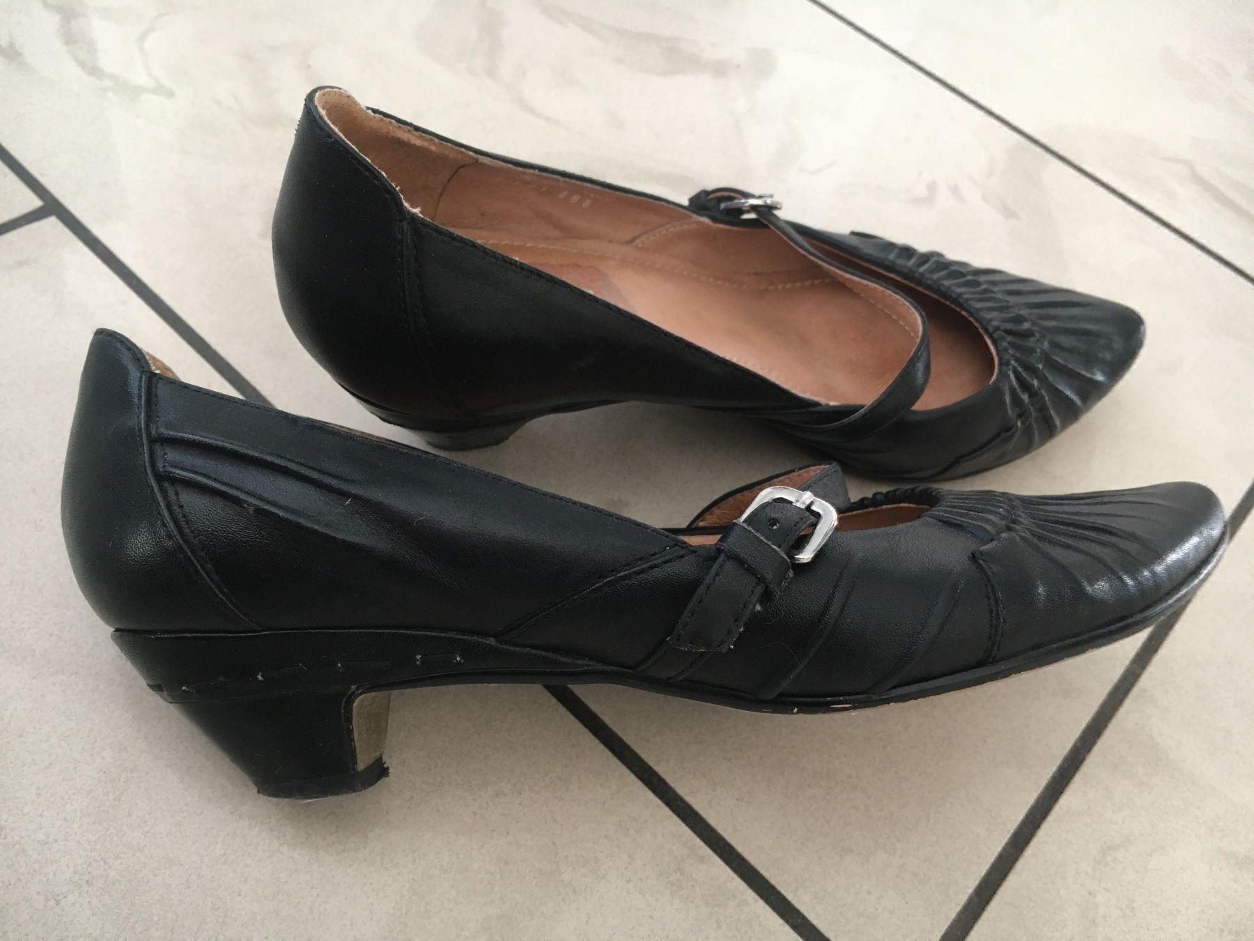 Scarpe da donna: Lederpumps Falten 36 – Usato da Luzern venduto da 2ndchances 2